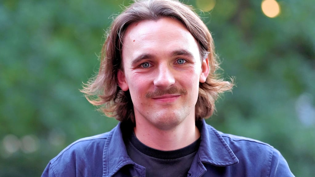 Schriftsteller Kaleb Erdmann: In den Westen „zog“, in den Osten „ging“ man – wie „durch unwegsames Gelände“.