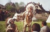 Im früheren Indianerdorf auf der Wiese an der Röße konnten die Kinder Indianerspiele miterleben. 