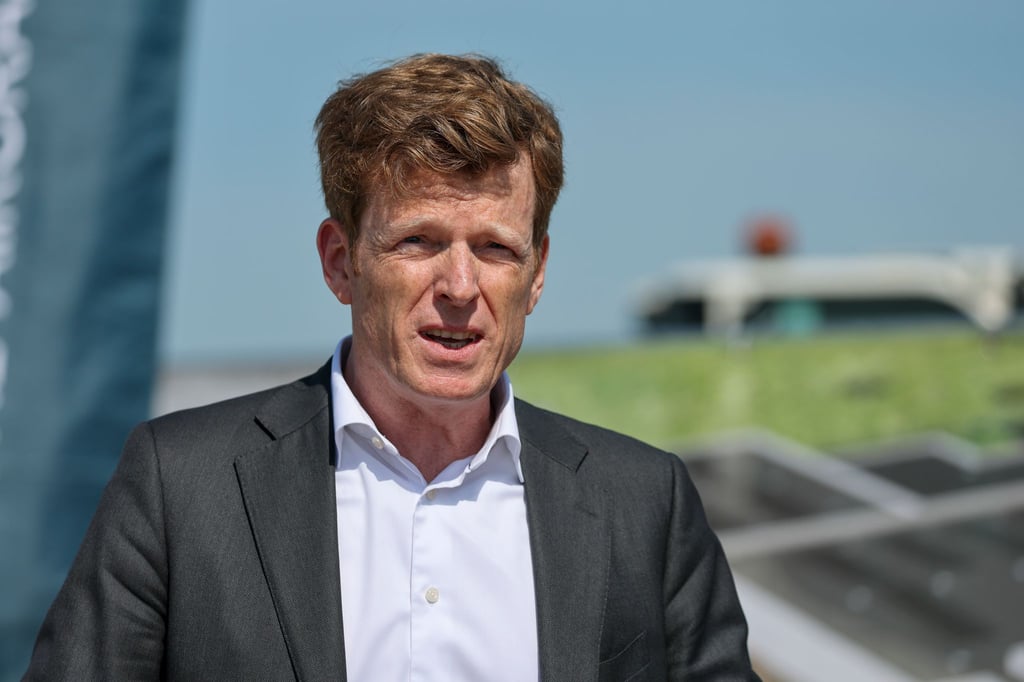 Flughafen-Chef Ahmelmann ist wegen einer möglichen Strecken-Streichung der Lufthansa alarmiert. (Archivbild)