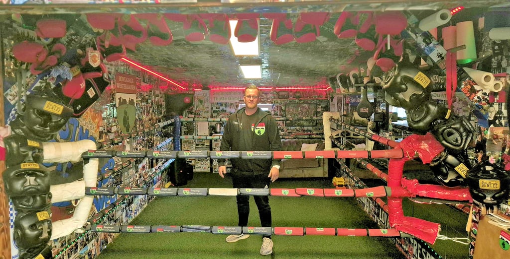 Vor dreieinhalb Jahren hat Glenn Hermann mit der Boxgarage Westerhausen ein so bisher nicht da gewesenes Angebot geschaffen. Der Sport ist das verbindende Element; vor allem aber geht es um Werte und Weiterentwicklung.