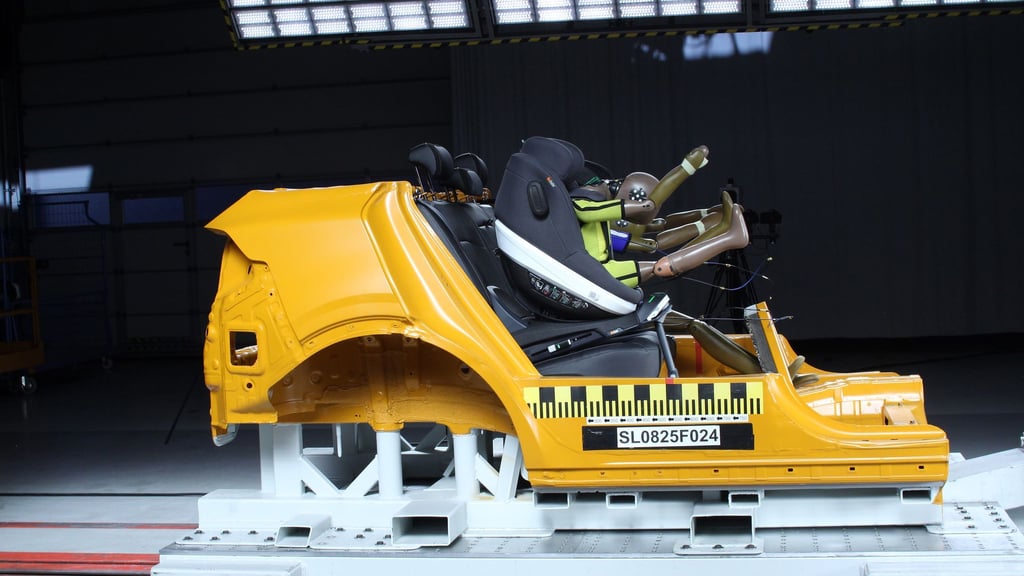 Crashtest: Sechs Babyschalen und elf Kindersitze hat der ADAC geprüft.