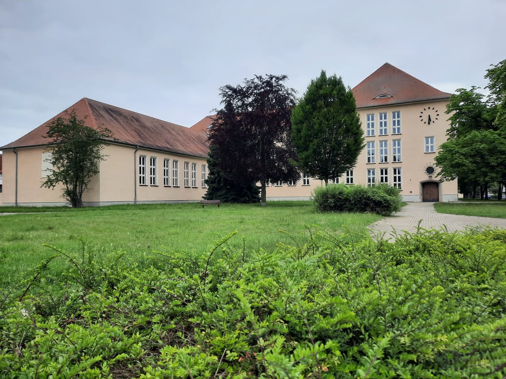 Die Idylle trügt: Der Weg zur Ganztagsgrundschule in der Goethestraße in Stendal ist laut Automobilclub Europa gefährlich.