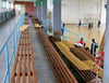 Die 80er-Jahre Sporthalle Birkholzer Chaussee in Tangerhütte kann mit großen Zuschauertribünen punkten (Archivbild).