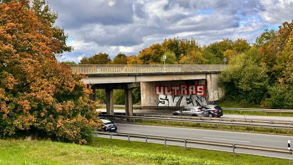 Um diese Brücke geht es. Ihre Zeit ist abgelaufen.