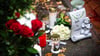 Blumen und Kerzen wurden am Tatort im Bremer Stadtteil Obervieland abgelegt.