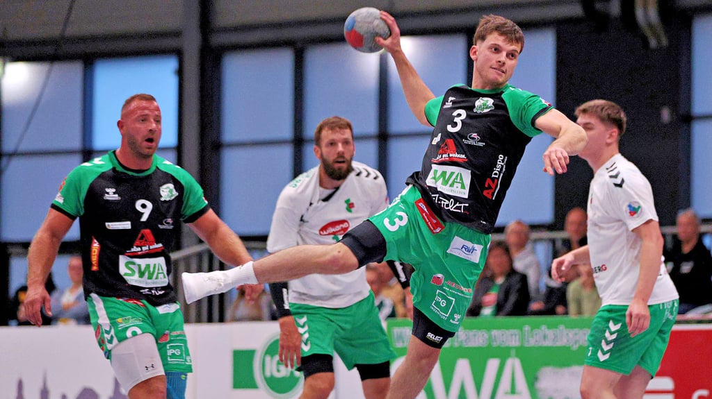 Der HC Aschersleben, hier mit Leon Klug beim Wurf, verlor das Regionalliga-Auswärtsspiel bei der SG Pirna-Heidenau.