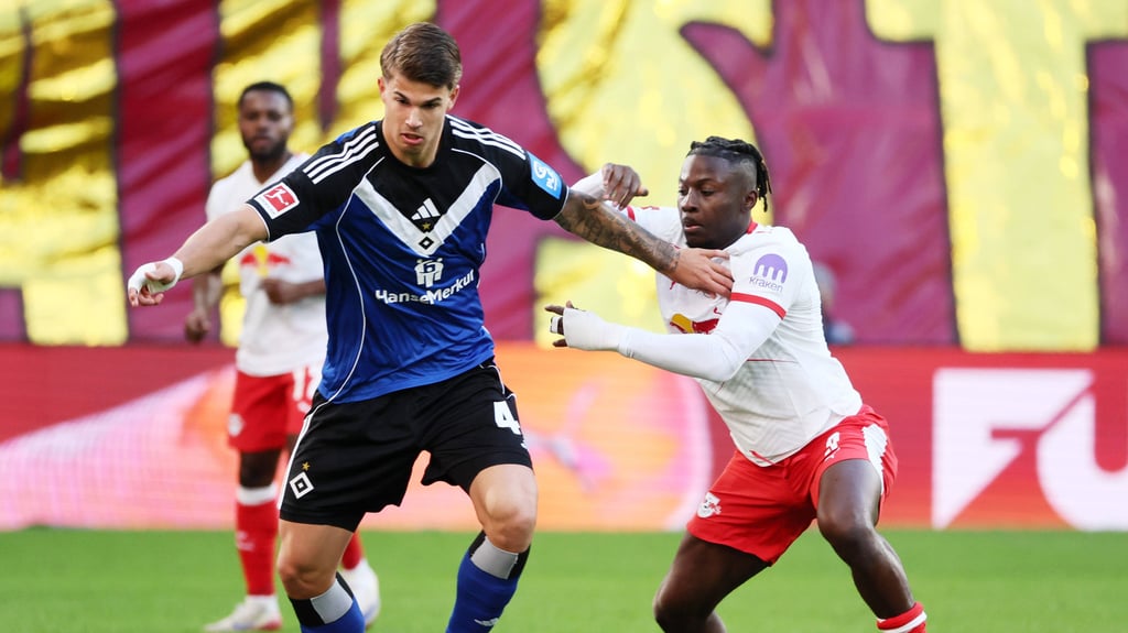 Luka Vuskovic (2.v.l.) im Spiel gegen RB Leipzig.