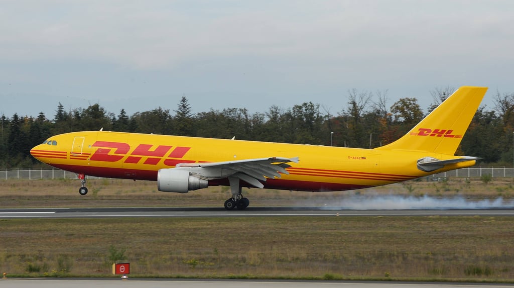 Bei einem Landeversuch am Flughafen London Heathrow schlug ein Airbus A300-600 aus Leipzig mit seinem Heck auf der Landebahn auf. Im Februar 2024 ereignete sich ein identischer Vorfall am Flughafen Leipzig/Halle.