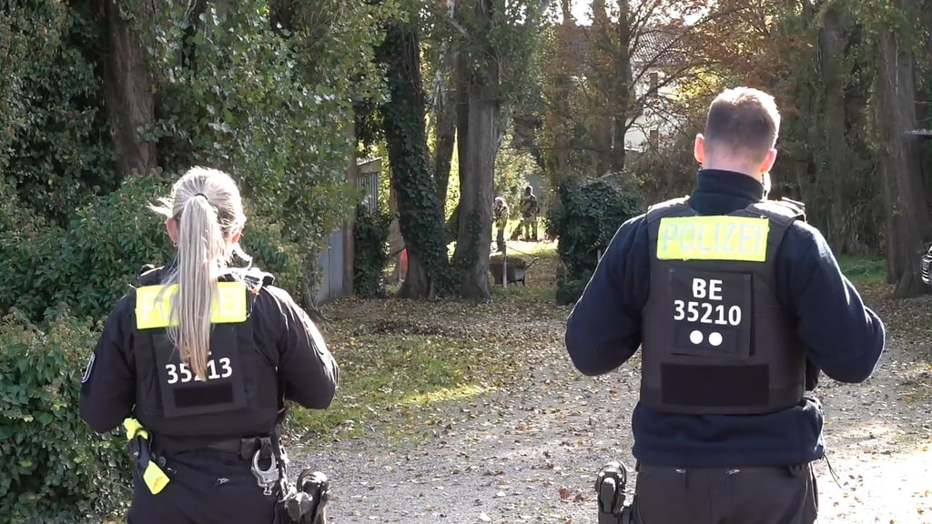 Die Berliner Polizei sucht in Brandenburg nach Tatspuren und Beweismitteln im Fall Rebecca.