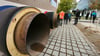Ende September hatten die Stadtwerke Leipzig und die TotalEnergies-Raffinerie Spergau zum symbolischen ersten Spatenstich für ihr gemeinsames Fernwärmeprojekt geladen. Parallel liefen bereits Gerichtsverfahren.