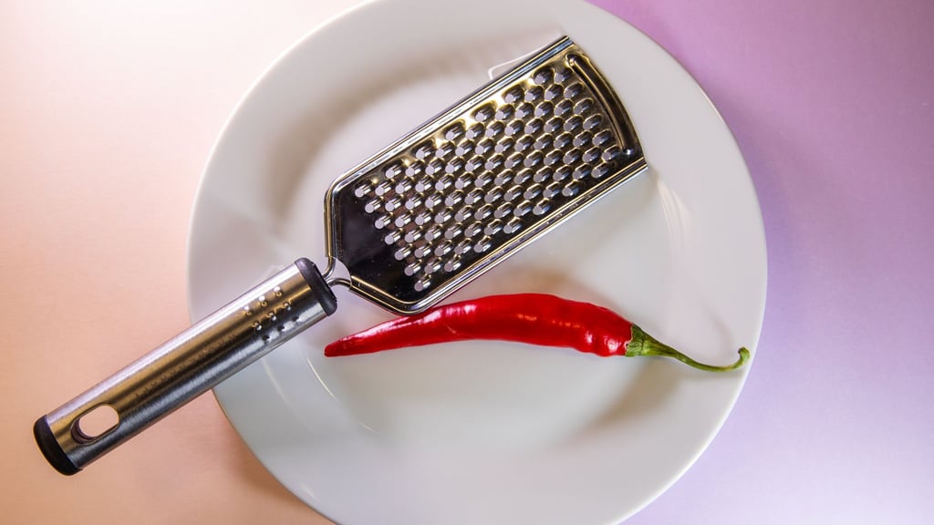 Möglichst fein und ohne Spritzer: Wie lässt sich eine Chilischote gut zerkleinern?