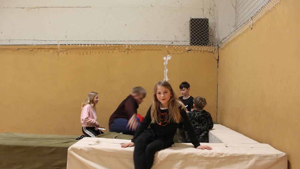 Die Dahlenwarsleber Turnhalle wird von der Schule und Vereinen genutzt. Wie im Hintergrund zu erkennen bedarf es jedoch einer Sanierung.