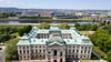 Im Japanischen Palais in Dresden widmet sich eine Ausstellung dem 150 Jahre alten Museum für Völkerkunde. (Archivbild)