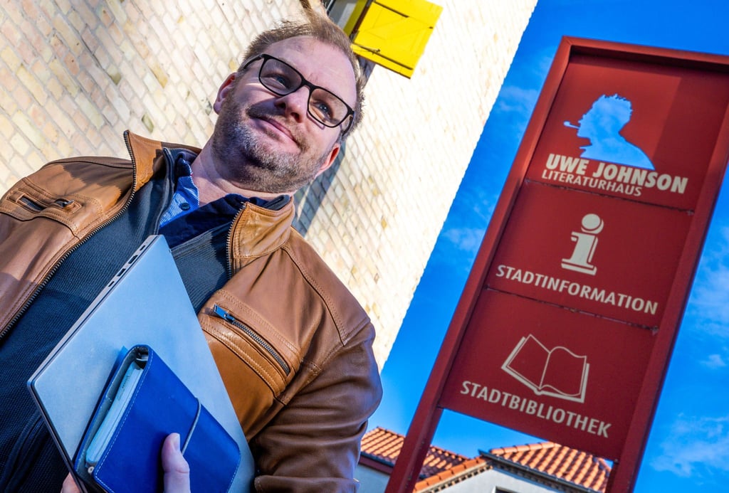 Nach Streit um die Ausladung Michel Friedmans trennt sich Klütz vom Leiter des Literaturhauses - der Vertrag von Oliver Hintz soll nicht verlängert werden.