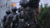 Spezialkräfte des Landes Sachsen-Anhalts wurden nach Dessau beordert. 