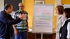 Lars Grundmann, amtierender Präsident des Lions Clubs Blankenburg, im Austausch mit Seminarleiter Heinz-Dieter Ulrich aus Peine, der Lions-Quest-Beauftragten Jana Diesener und Sylvia Körner, Vorstand der Blankenburger Wohnungsgenossenschaft (von links), während einer Pause des Lions-Quest-Seminars in Blankenburg.