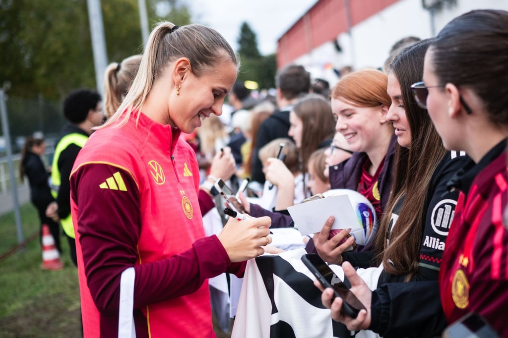 Klara Bühl beim öffentlichen Training des Nationalteams
