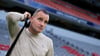 Brügges Trainer Nicky Hayen beim Rundgang durch die Allianz Arena.