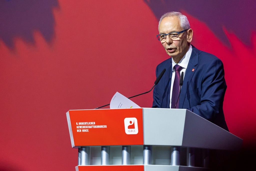 IGBCE-Chef Michael Vassiliadis wurde auf dem Gewerkschaftskongress mit großer Mehrheit im Amt bestätigt. (Archivbild)