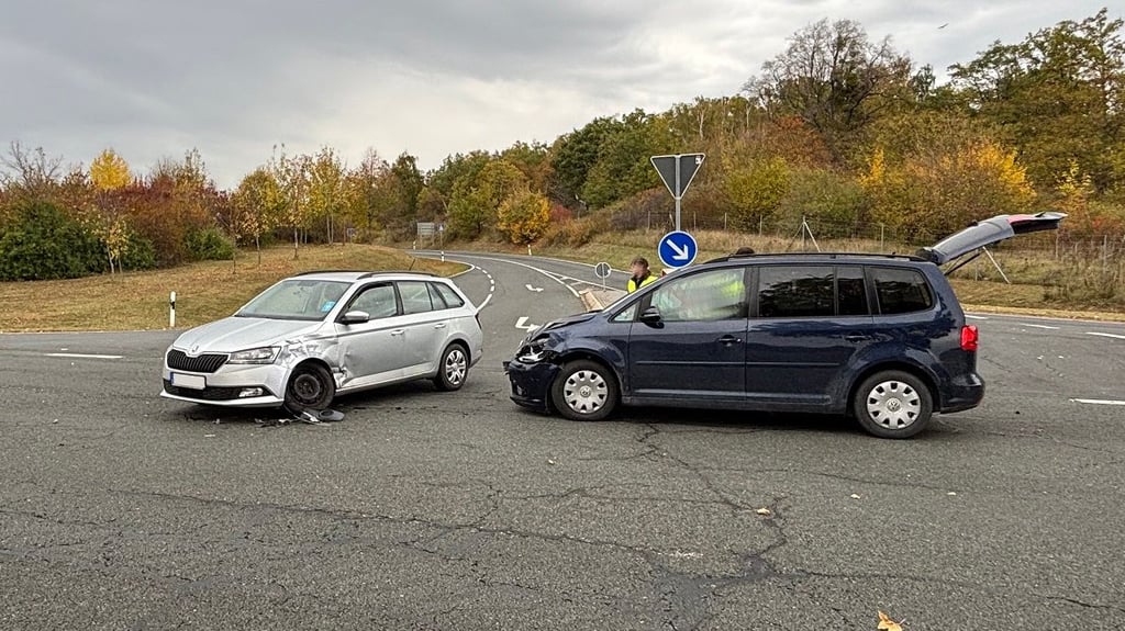 Eine Frau ist bei einem Unfall auf der L85 bei Heimburg (Landkreis Harz) leicht verletzt worden.