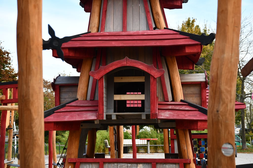 Damit sich Kinder nicht verletzen, wurde auf einem Magdeburger Spielplatz vorsorglich eine Rutsche abgebaut.