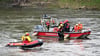 Nachdem ein 21-Jähriger auf der Flucht vor der Polizei in den Reddeberteich gesprungen war, musste die Feuerwehr anrücken und ihn mit lebensgefährlichen Unterkühlungen aus dem Wasser ziehen. 