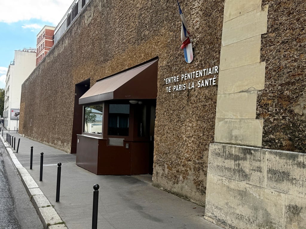 Sarkozy muss sich am Dienstagmorgen zum Haftantritt melden (Archivbild).