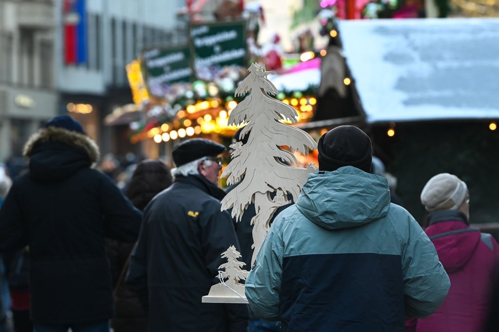 Vielerorts sind die Geschäfte parallel zu Weihnachtsmärkten geöffnet. (Archivbild)