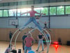 Das Rhönradteam-Schönebeck bei seiner Kür in der Halle der Lerchenfeldschule, einer der städtischen Sportstätten.