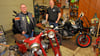 Jawa trifft Ducati. Chris Matz (l.) und Mario Ketzler in Chrissis Barbyer Schrauberwerkstatt. 