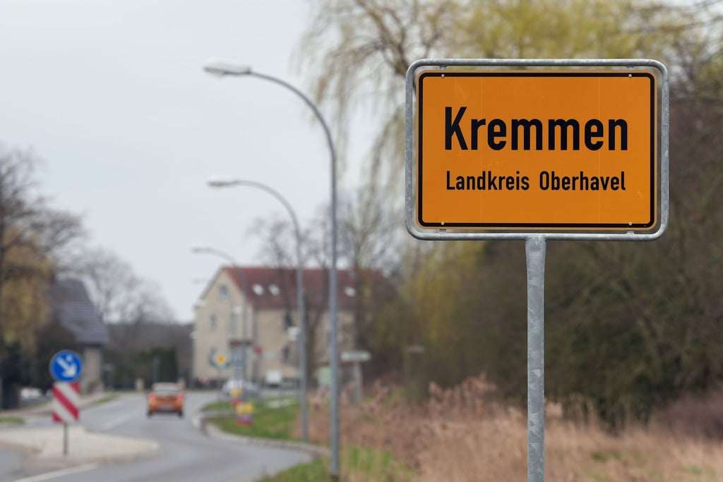 In Kremmen im Kreis Oberhavel ist in einer Gänse-Haltung die für Vögel hoch ansteckende Geflügelpest nachgewiesen worden. (Archivbild)