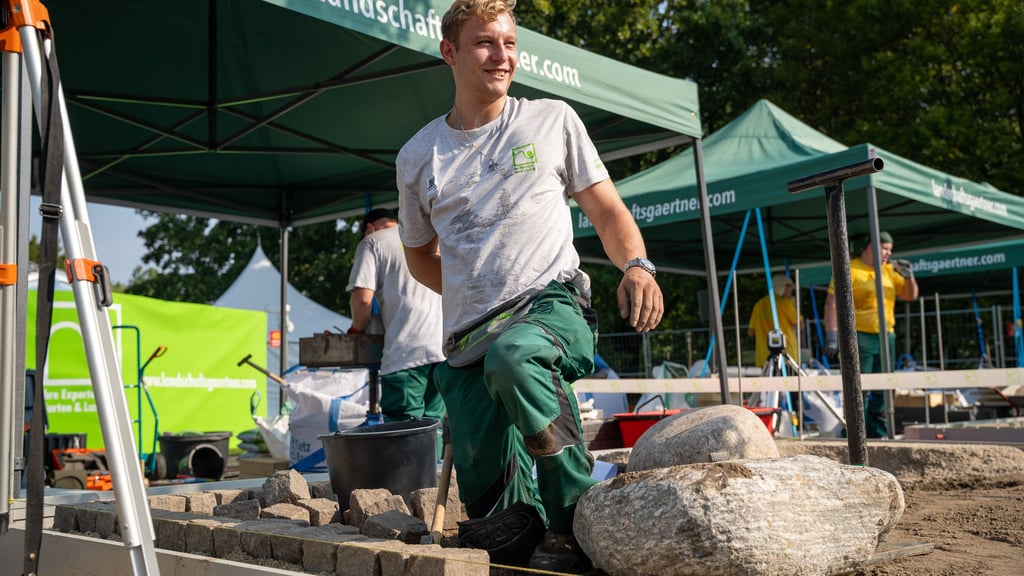 Der Quedlinburger Janne Konstantin Nemitz beim Landschaftsgärtner-Cup 2025 im Britzer Garten in Berlin.