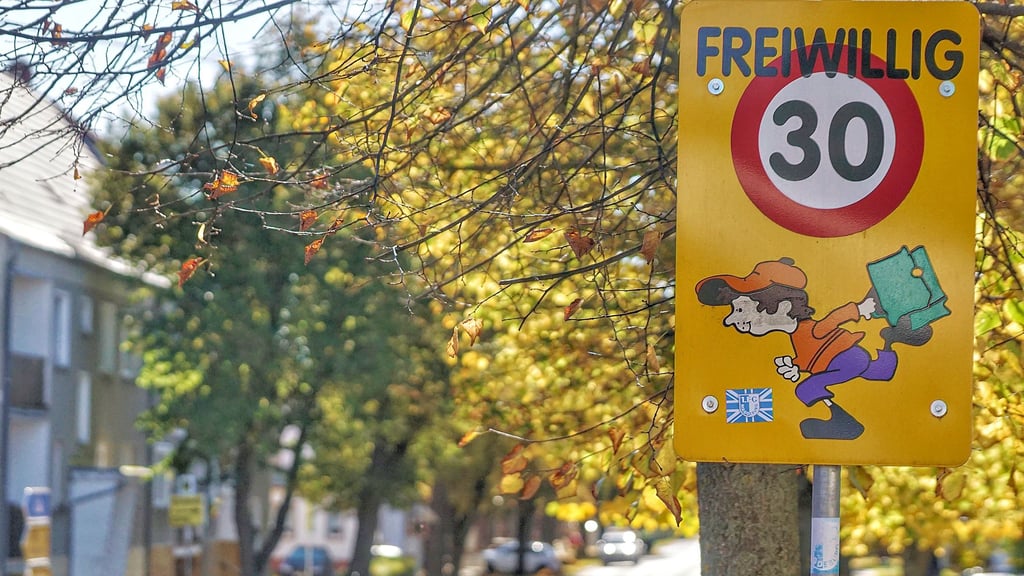 Seit langem wünschen sich die Schackenthaler in der Ortsdurchfahrt eine Tempodrosselung. Doch dafür gebe es zu wenig Verkehr, heißt es aus der Verwaltung.