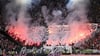 Laut Polizei gibt es einen starken Anstieg bei Verstößen mit Pyrotechnik rings um den Profifußball.
