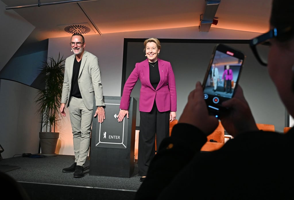 Stefan Franzke, Geschäftsführer der Wirtschaftsförderung Berlin Partner, und Wirtschaftssenatorin Franziska Giffey (SPD) eröffneten den neuen Hub in Alt-Treptow.