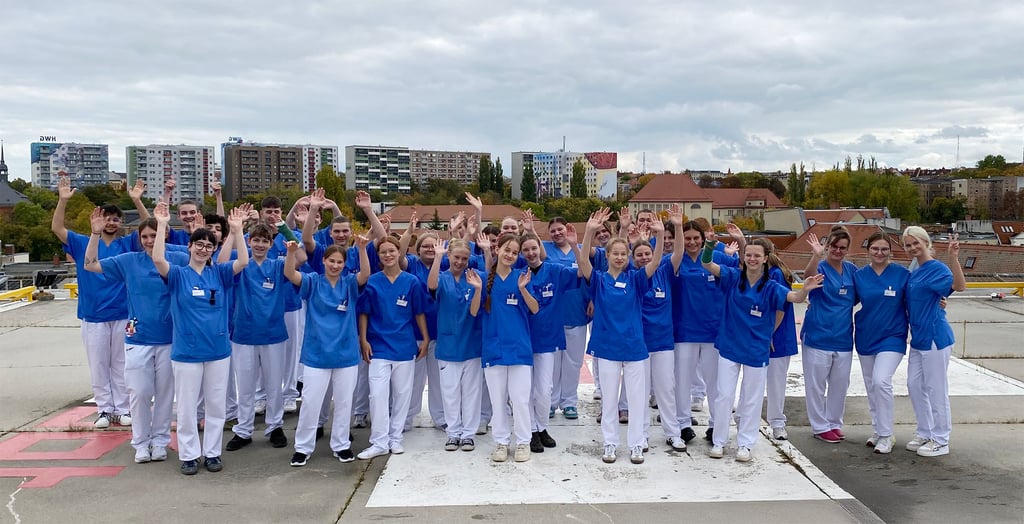 Mit Begeisterung dabei: Das „Feriencamp im Krankenhaus“ ist das Vorzeigeprojekt für die Nachwuchsgewinnung im Krankenhaus St. Elisabeth und St. Barbara Halle (Saale).