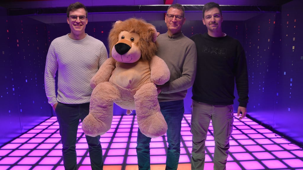 Die Gesichter hinter „Vaero“: Die Brüder Philipp (links) und Tom Hacker mit Vater Uwe Hacker haben 2015 „Leo's Abenteuerland“ im Elbe-Park eröffnet. Nun entsteht in Irxleben ein neuer Indoor-Freizeitpark.