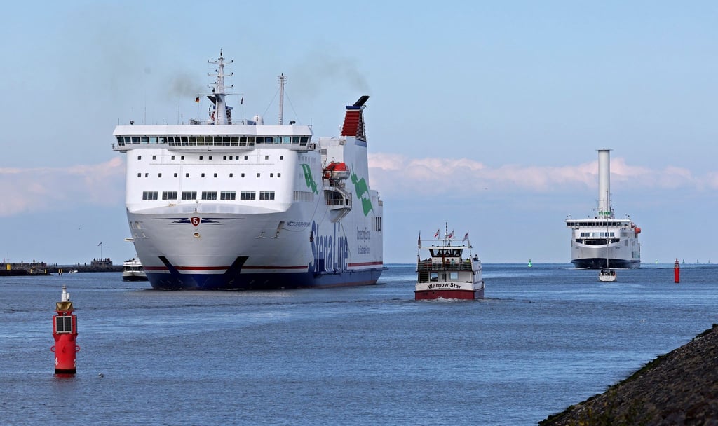 Die Fähren von Stena Line, die zwischen Rostock und dem schwedischen Trelleborg verkehren, können auch von Zügen genutzt werden. Das macht sie bedeutsam für Militärtransporte, sagt Stena Line. (Archivbild)