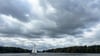 Wolken und Regen bestimmen das Wetter in den kommenden Tagen. (Symbolbild)