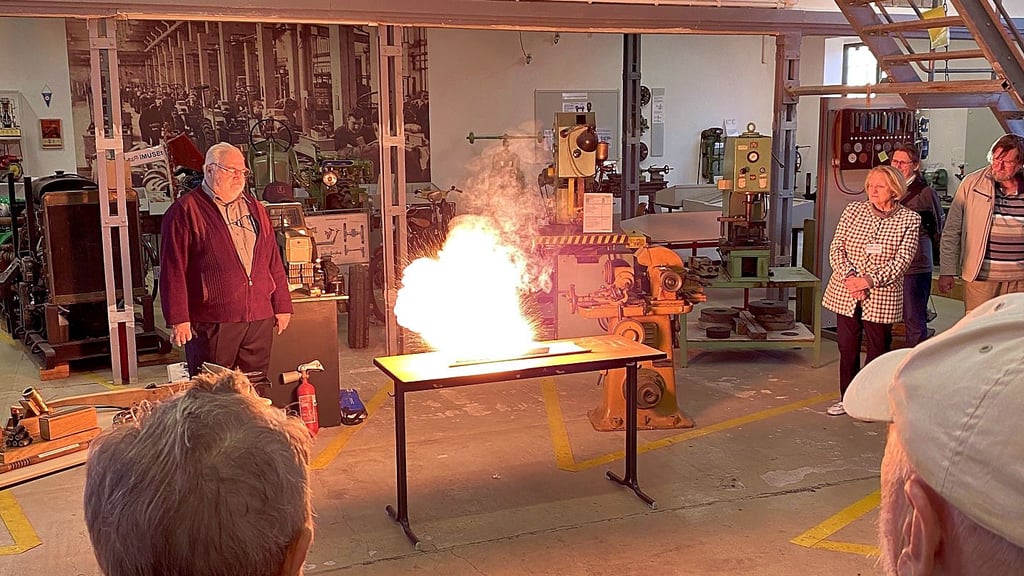 Ein Feuerlöscher steht immer bereit, wird aber nie gebraucht. So sah der Experimetetag in der Vergangenheit aus.