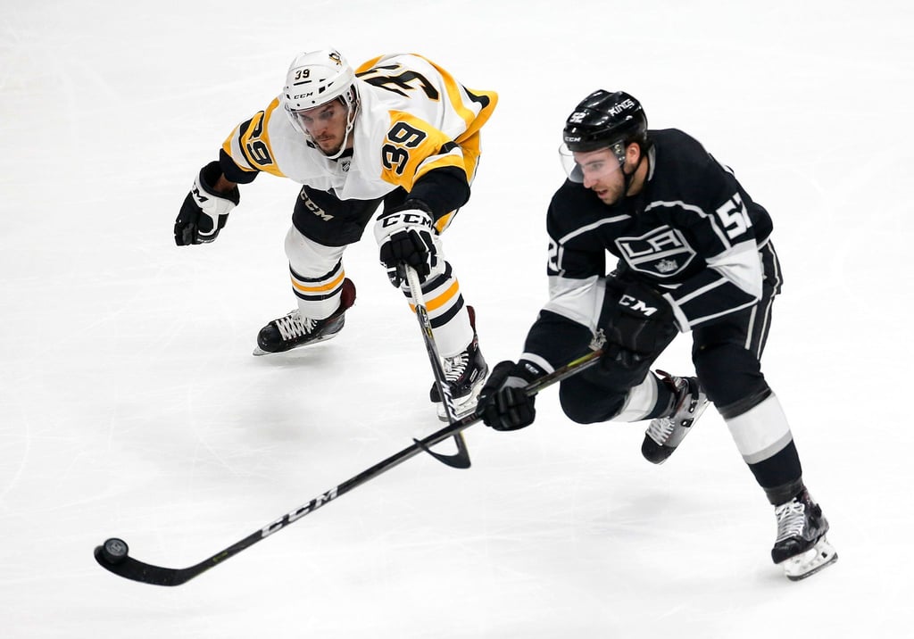 Jean-Sébastien Dea (l) spielt nun für die Eisbären. (Archivbild)