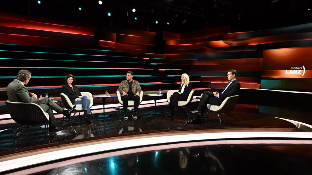 In einer Runde mit Markus Lanz (l.): Landrat Steffen Burchhardt (v.r.), Katja Rininsland, Stadteltersprecherin Frankfurt/Main, Engin Catik, Leiter der Berliner Friedrich-Bergius-Schule, und Barbara Mächtle, Leiterin der Gräfe-Grundschule Ludwigshafen.