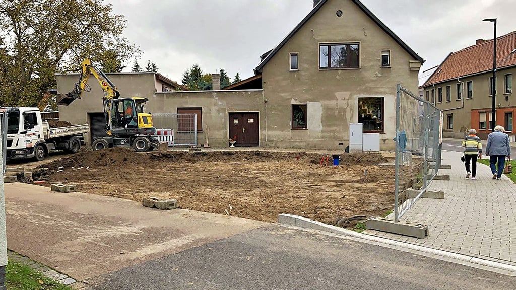 Die Bauarbeiten für den Aufbau des neuen Wasserspiels in Klostermansfeld haben begonnen.