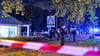 Mindestens eine Person wurde verletzt und in ein Krankenhaus gebracht.