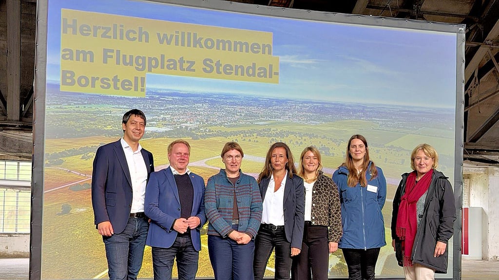 Sie stehen hinter dem neuen Marketingkonzept für die Altmark (von links): Patrick Puhlmann (SPD), Steve Kanitz (SPD), Stefanie Pötzsch, Carla Reckling-Kurz, Anne Heimburg, Johanna Rabethge und Sabine Kraus.