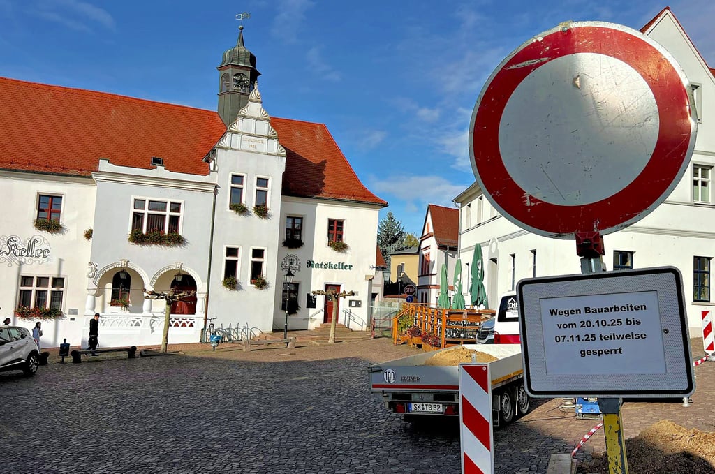 Etwa drei Wochen sollen die Bauarbeiten auf dem Marktplatz in Landsberg andauern.
