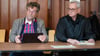 Diether Dehm (l), Musiker und ehemaliger Bundestagsabgeordneter, sitzt in einem Saal im Landgericht Berlin.
