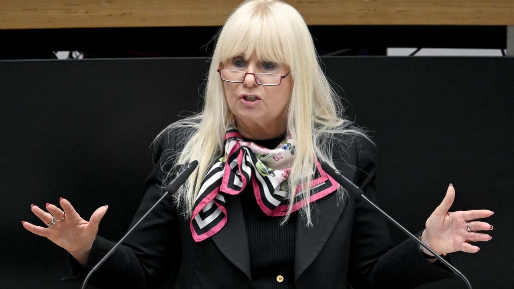 Innensenatorin Iris Spranger (SPD) will schärfer gegen illegale Autovermietung vorgehen. (Archivbild)