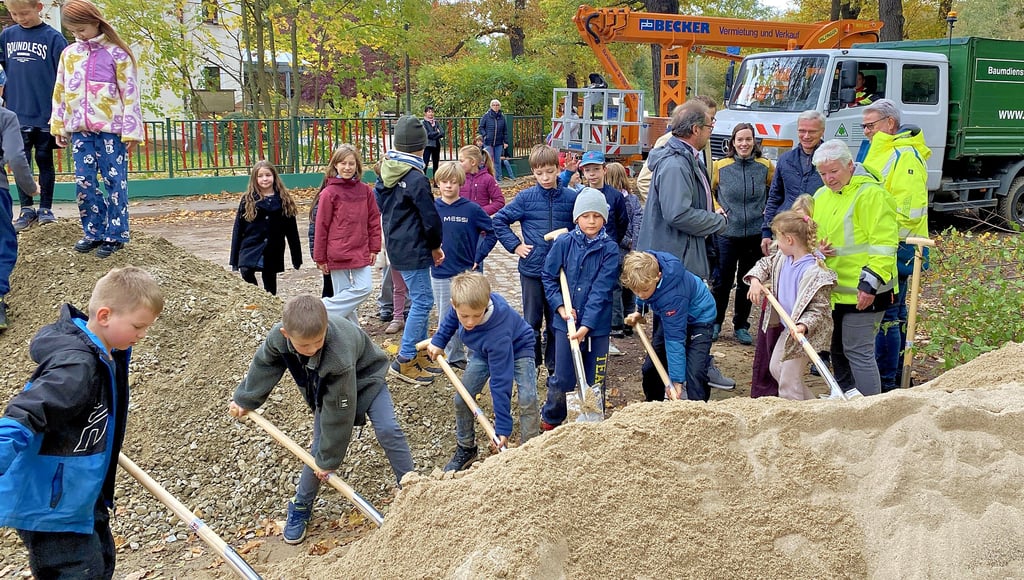 Spatenstich Elbenau, Freie Waldschule, Radweg, Buswendeschleife, Ausbau