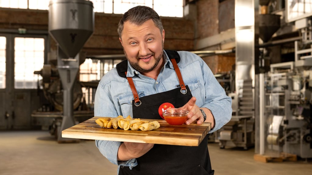 Sebastian Lege liebt gutes Essen und seine Bulldogge Kalle. Sein Leben hält der TV-Koch eher privat.